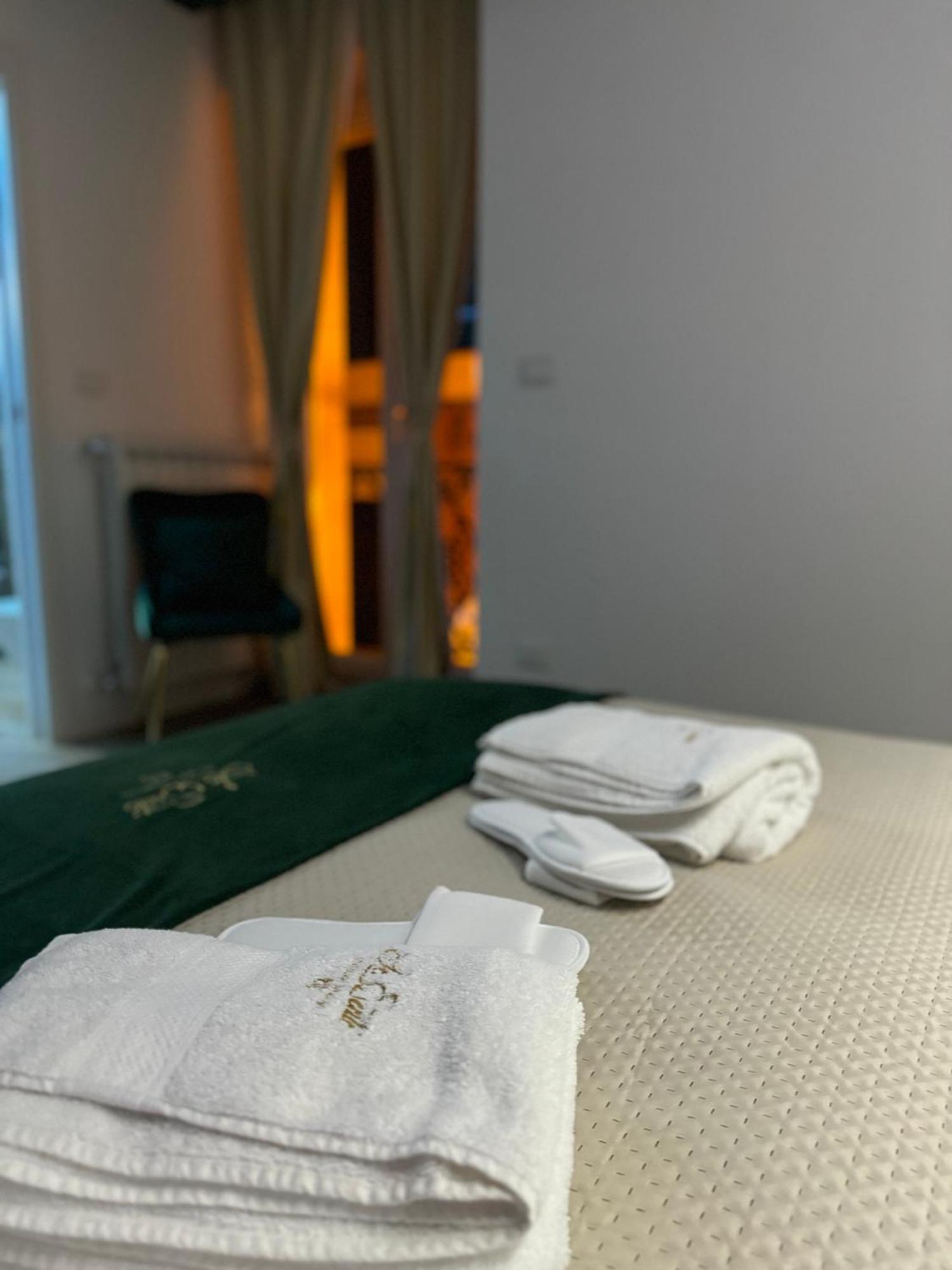 Le Suite Piazza Nuova ฟอจเจีย ภายนอก รูปภาพ